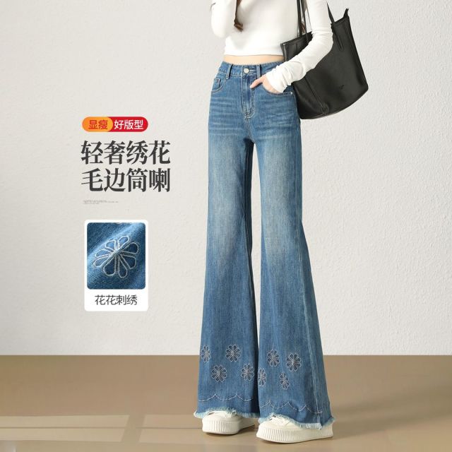 13423372.【左街右巷】繁花刺绣裤脚毛边a版筒喇牛仔裤