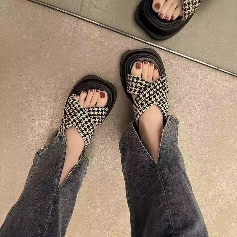 13090810.厚底凉拖鞋女夏季外穿松糕底半拖踩屎感沙滩凉鞋