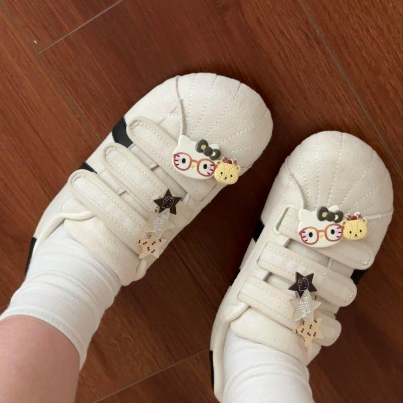13125737.小众魔术贴秋季休闲日系板鞋女高颜值小白鞋