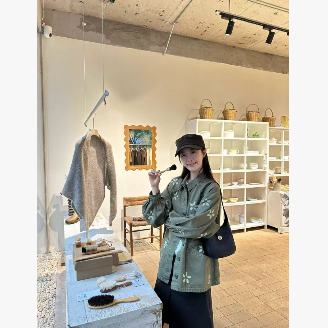13227118.【雅薇吉】春季新款手工印花水洗牛仔外套