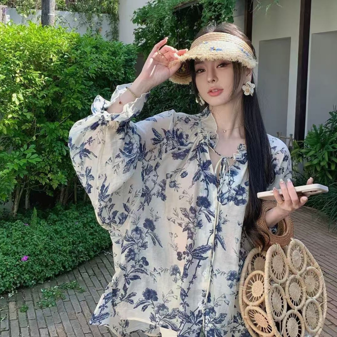 13517920.【雅薇吉】碎花木耳边宽松衬衣