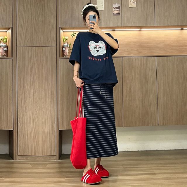 13686893.十月名裳孕妇装套装夏季可爱狗狗短袖T恤韩系孕妈后开叉半身裙两件套女