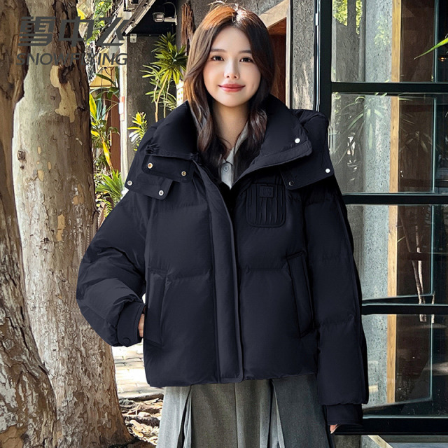 13804270.雪中飞女士羽绒服韩版冬季新款小个子保暖连帽清新时尚面包外套