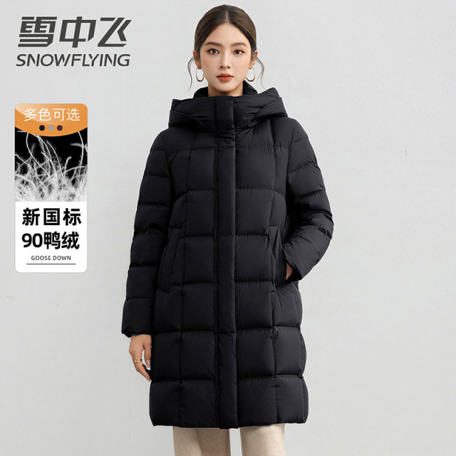 13824221.雪中飞轻熟简约风中长款羽绒服女冬季新款连帽保暖显瘦外套