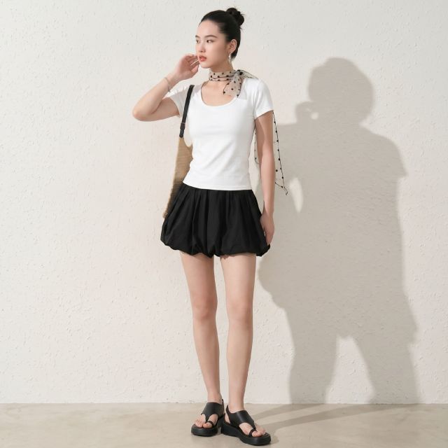 13470222.【天鹅颈U领显瘦T】Bra-in一件出门女显瘦带胸垫T恤白色不透杯 卡码拍大