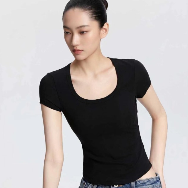 13469989.【天鹅颈纸片人tee】Bra-in一件出门正肩带杯垫大领口修身显瘦内搭T恤卡码拍大