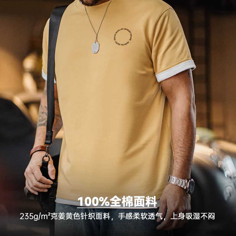 13682082.马登工装美式复古后背发泡印花T恤重磅姜黄色小众创意短袖男款夏服饰