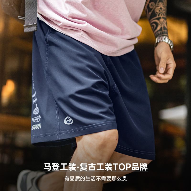 13681911.马登美式复古印花街头五分裤梭织透气运动健身足球短裤薄男夏服饰