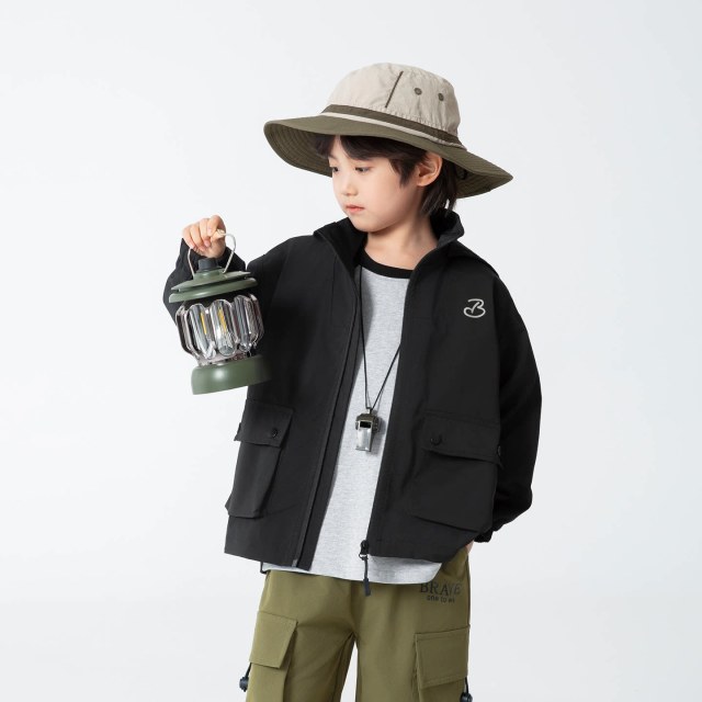 13692515.海妈家童装男童户外连帽夹克外套春装儿童户外服2026新款男孩帅气上衣潮