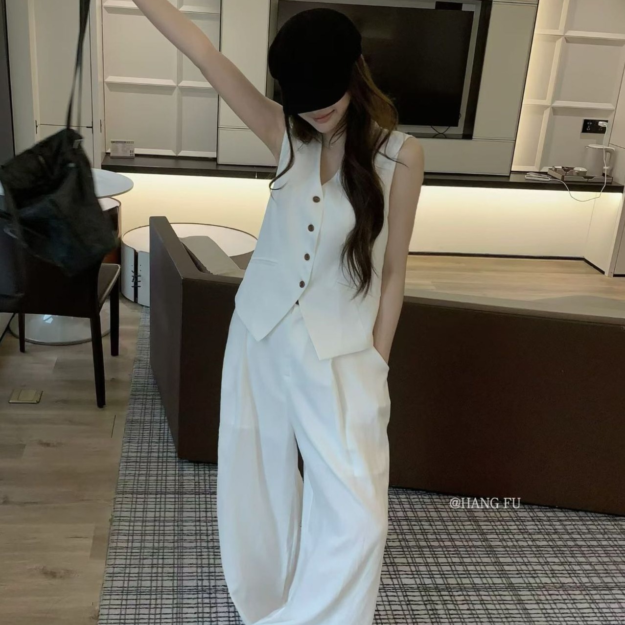 13335459.雅薇吉老钱风V领西装法式套装