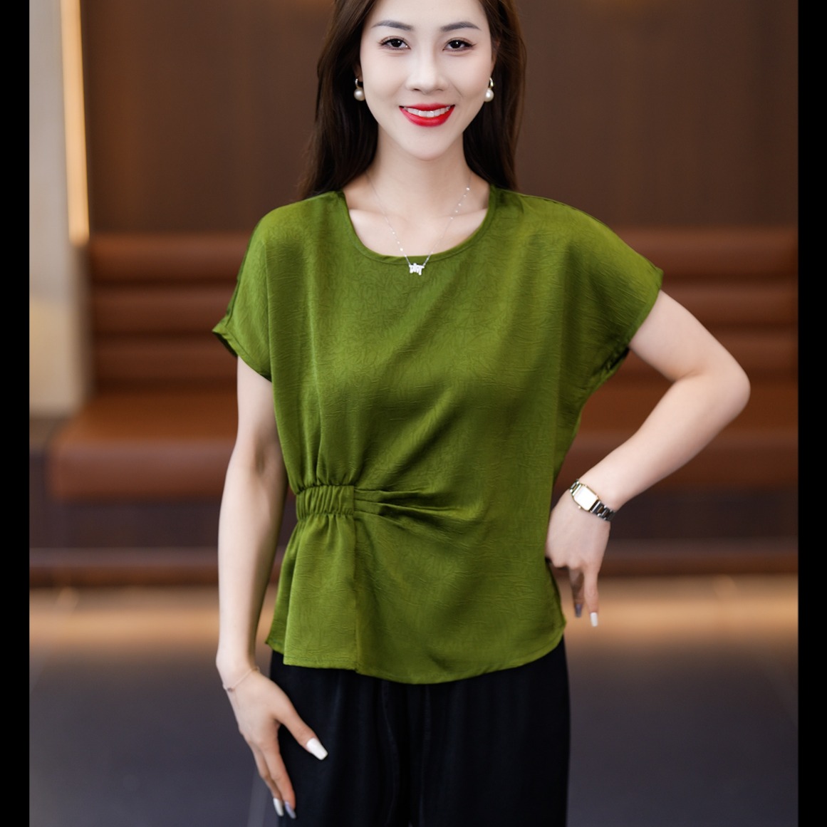 13577791.冰丝缎面小衫