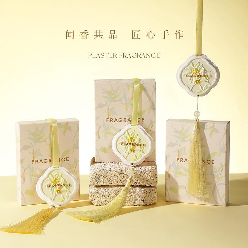 13457626.车载香氛新中式桂花香挂车载衣橱石膏香薰挂片除臭节日伴手礼香氛