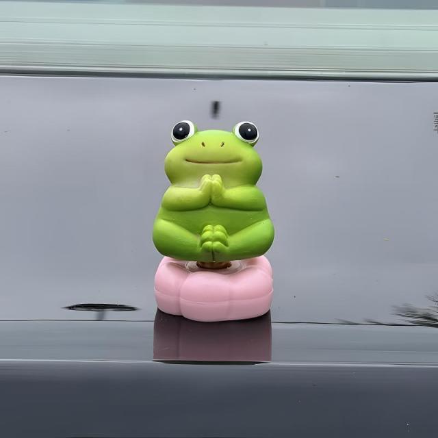 13455234.萌宠治愈系小青蛙转转乐汽车摆件电动车内饰公仔车尾车外个性装饰