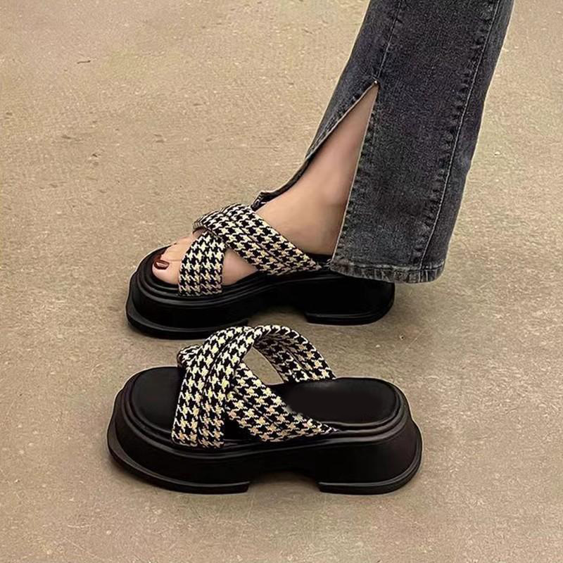 13464815.厚底凉拖鞋女夏季外穿松糕底半拖踩屎感沙滩凉鞋