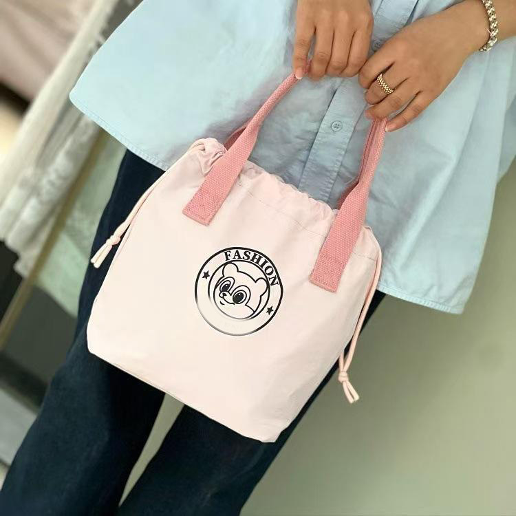 13466044.女包时尚防水束口袋手提保温包通勤饭盒包便当包抽口水桶包