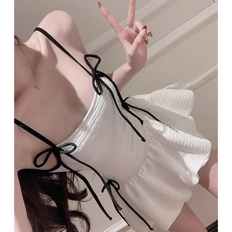 13466070.法式气质感吊带连体泳衣女款遮肚子显瘦泳装