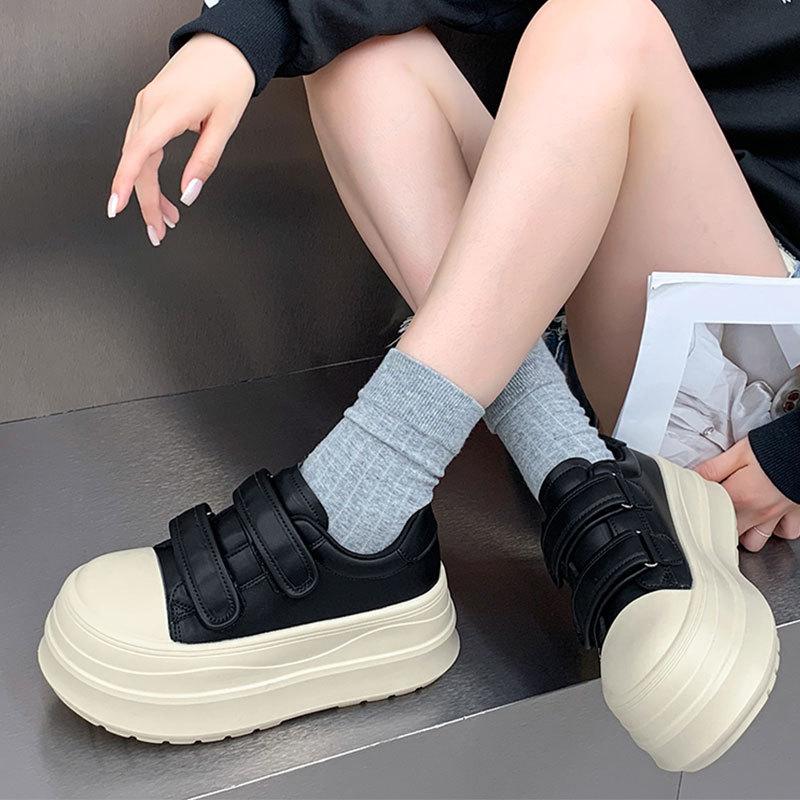 13377839.厚底休闲鞋女女款时尚魔术贴大头面包休闲鞋