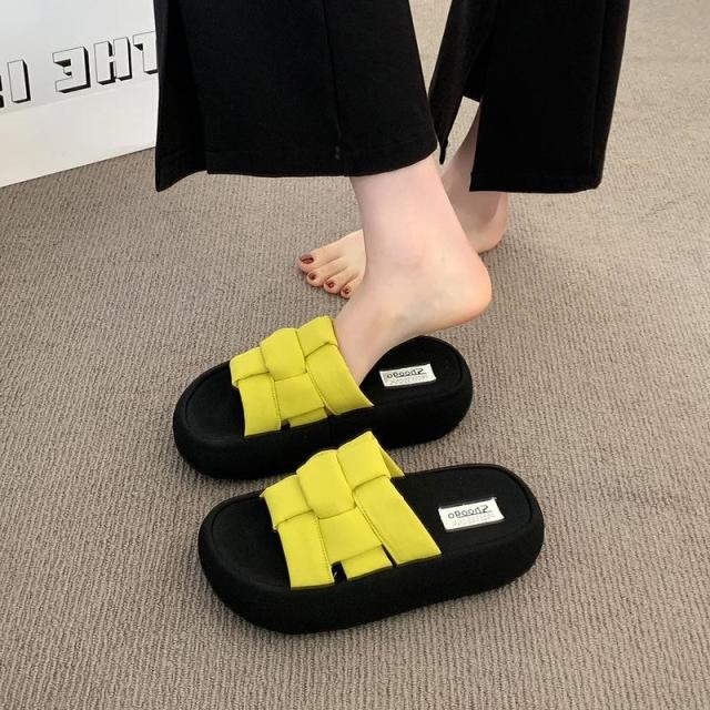 13517936.厚底编织拖鞋女夏季外穿露趾百搭感休闲一字拖鞋