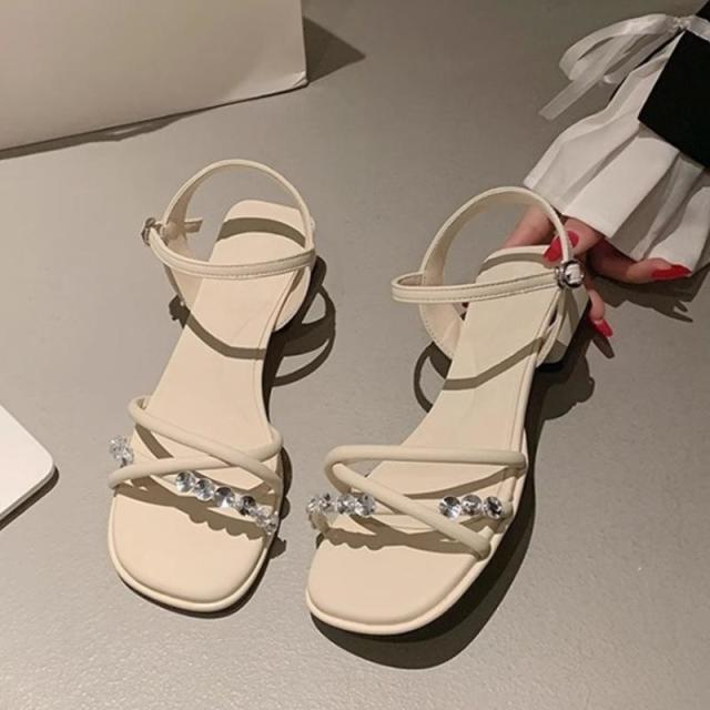 13529601.法式水钻时尚凉鞋女夏季外穿粗跟配裙子绝美一字带罗马鞋