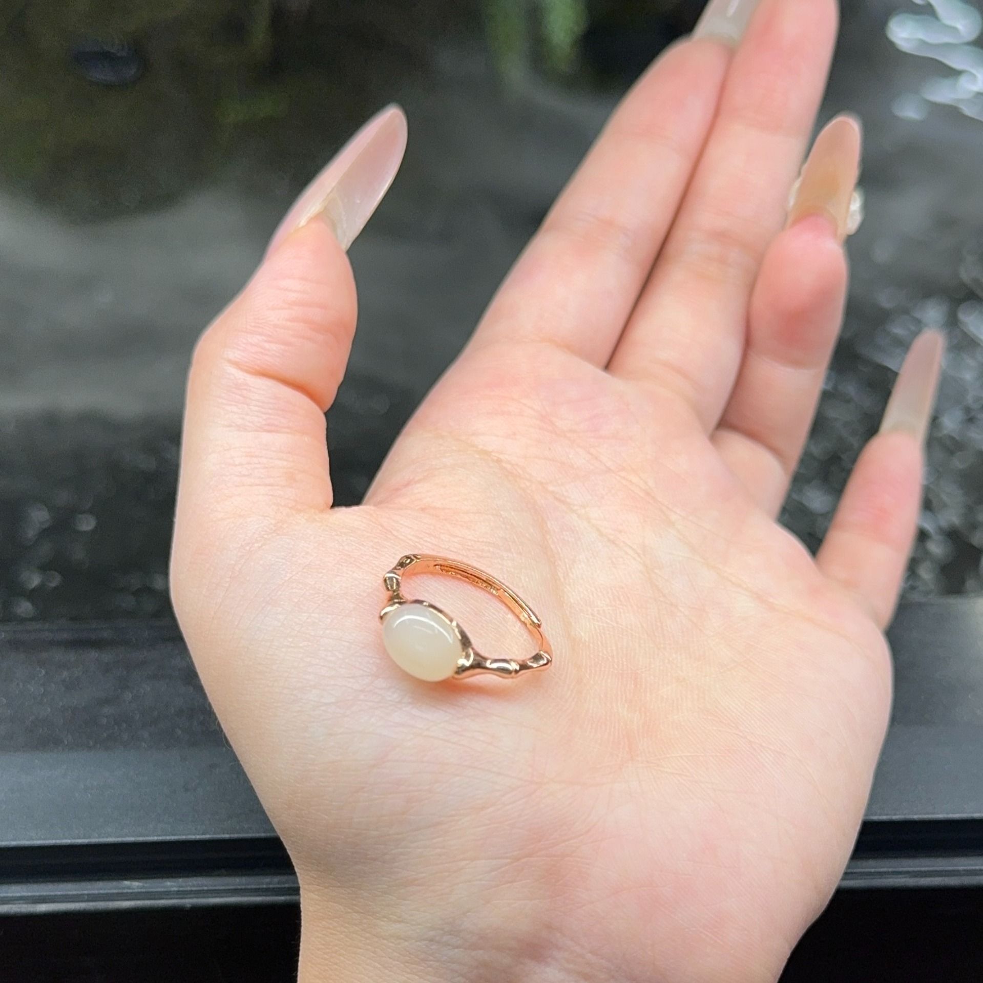 13695050.晶屿和田玉高青白素面戒指