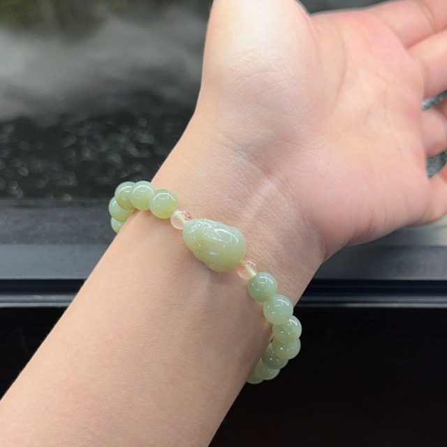 13695915.晶屿和田玉PI貅手串(南红配饰)