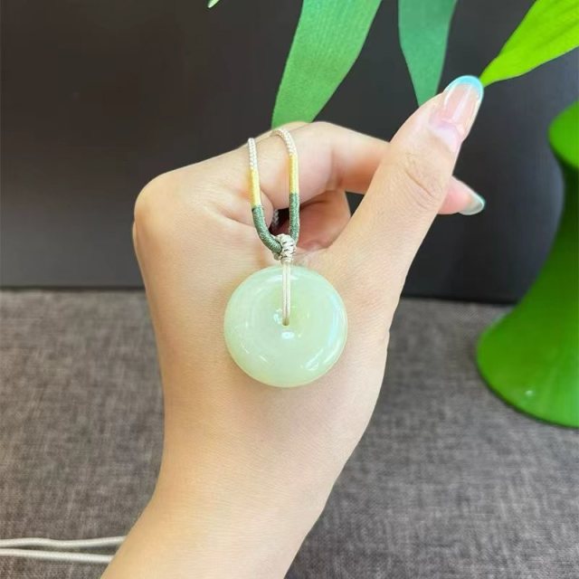 13776302.晶屿天然新疆若羌黄口平安扣