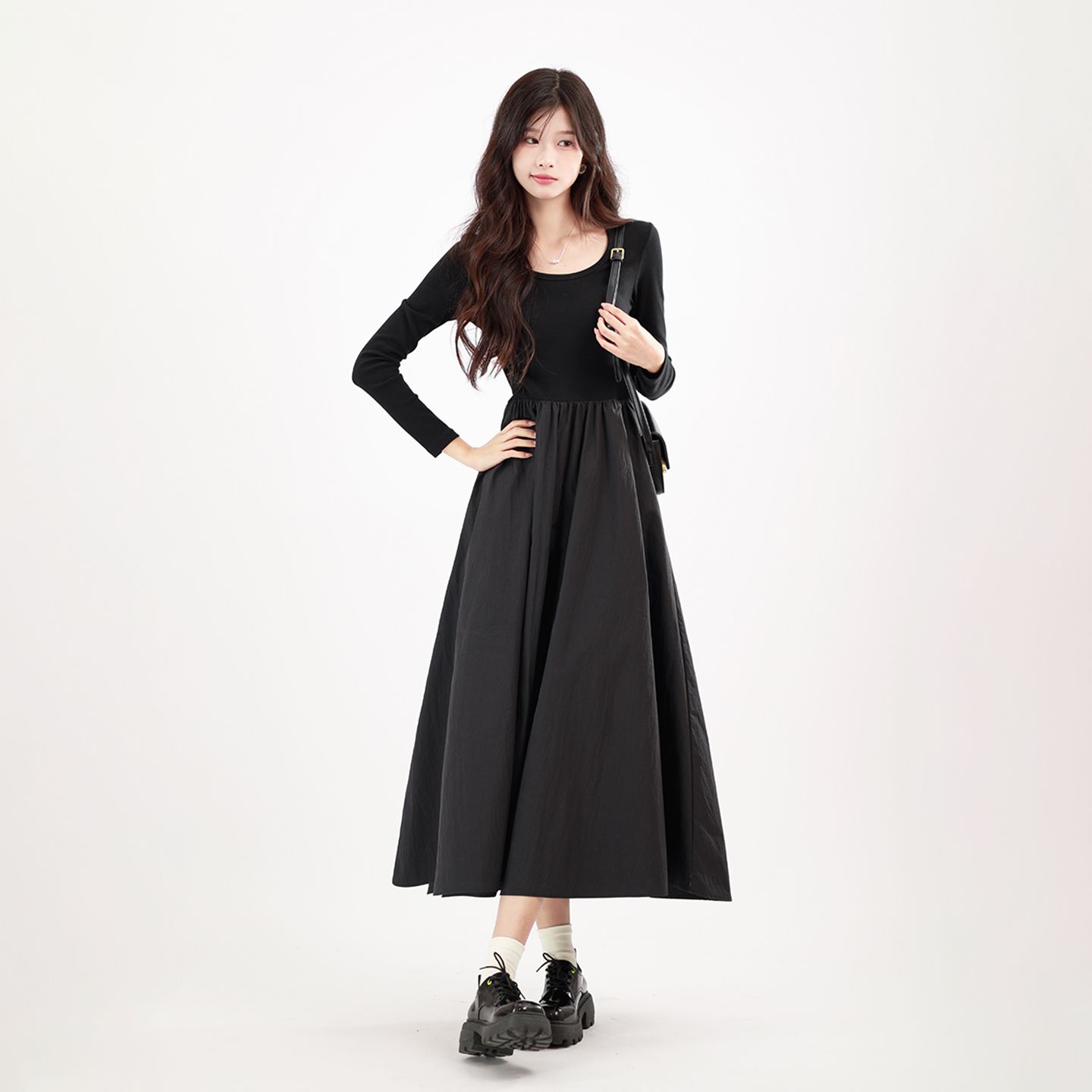 13834059.Basic House/百家好新春夏法式黑色赫本风黑裙长袖修身女装连衣裙