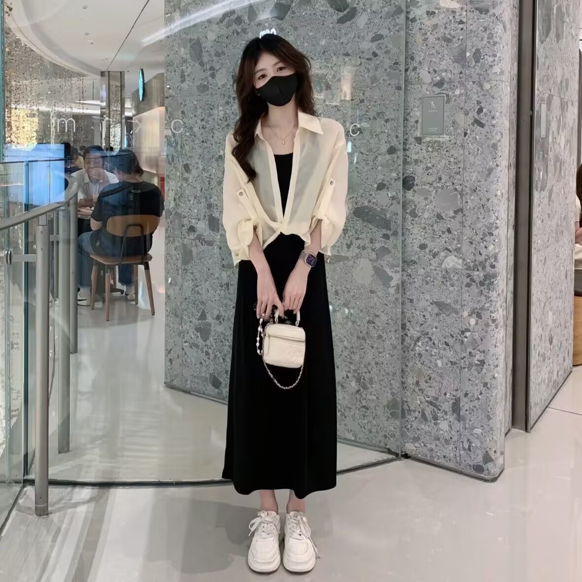 13762332.诗茉琳今年流行的夏装套装女防晒衬衫吊带连衣裙时尚减龄显瘦遮肉两件套