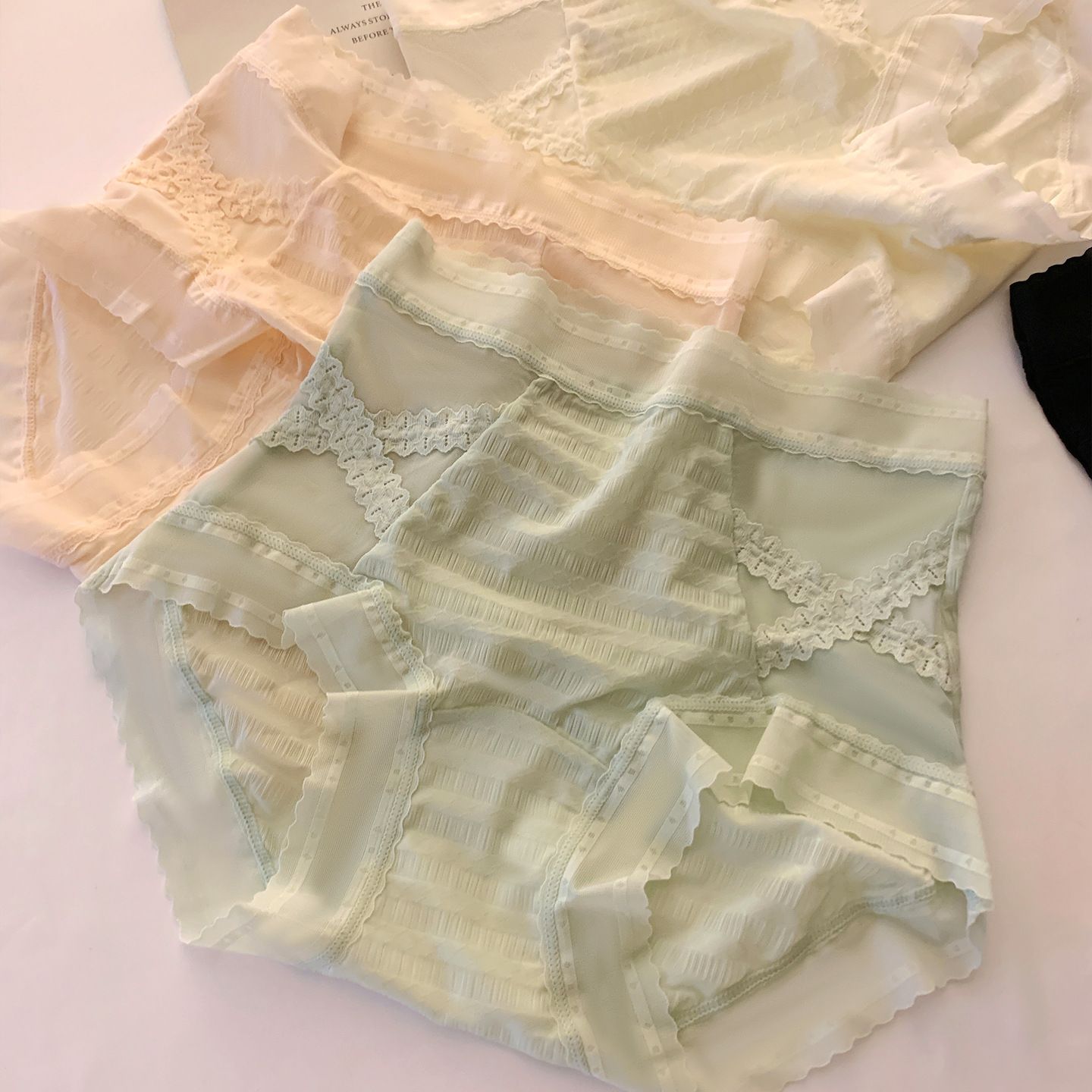 13701076.A抑菌泡泡纱蕾丝包臀塑腰高腰无痕不卷边桑蚕裆女士内裤