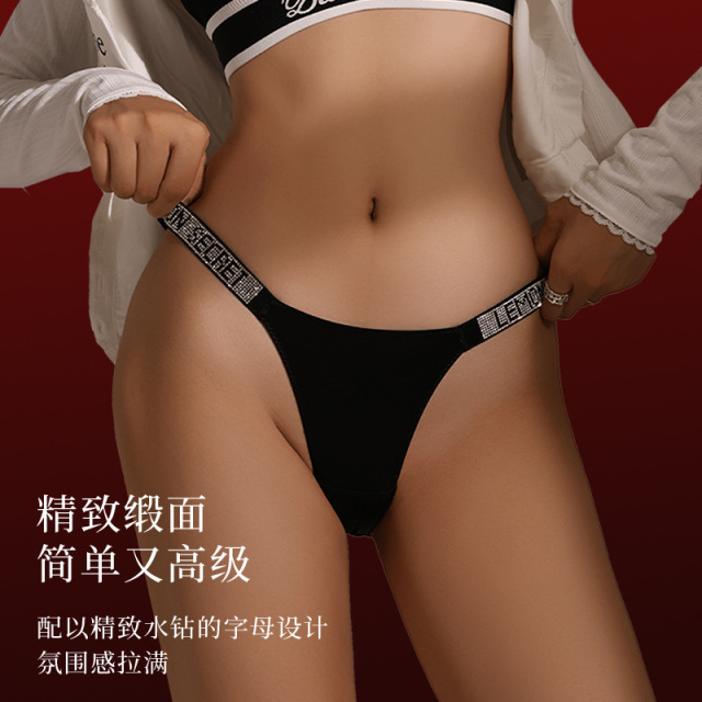13703131.情趣低腰闪钻女士半包臀丁字裤性感欧美风比基尼内裤