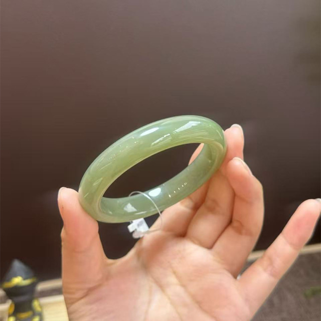 13770545.和田玉湖水绿手镯【54-60mm】