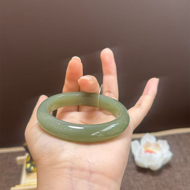 13770545.和田玉湖水绿手镯【54-60mm】