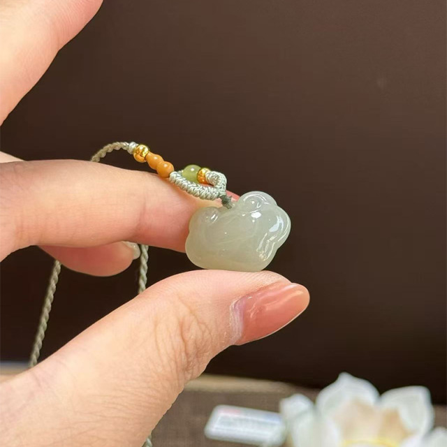 13770507.和田玉宝宝锁吊坠【20mm x15mm】