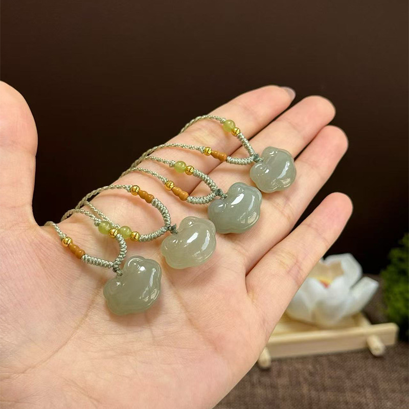 13770507.和田玉宝宝锁吊坠【20mm x15mm】
