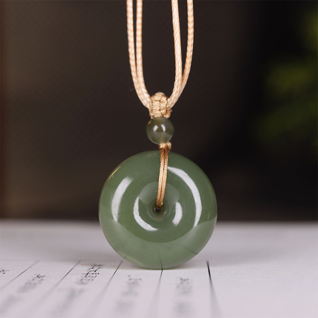13768948.和田玉湖水绿平安扣吊坠【25mm x 10mm】