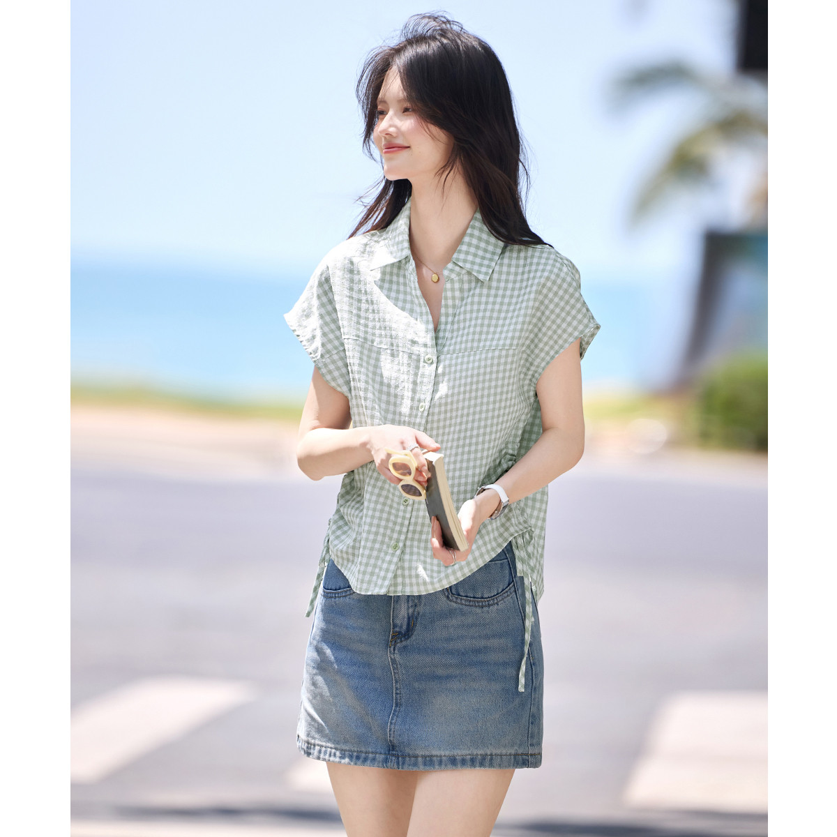 13762660.诗茉琳青禾格韵 浅夏风吟26夏新格纹抽绳宽松直筒盖袖休闲衬衫女