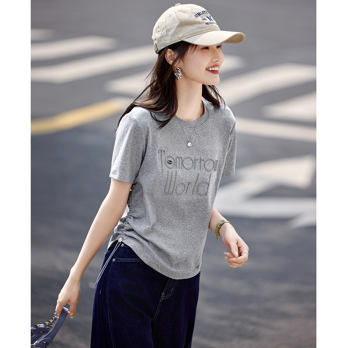 13762666.诗茉琳高级感立体字母T恤夏季时尚百搭圆领抽绳调节上衣女