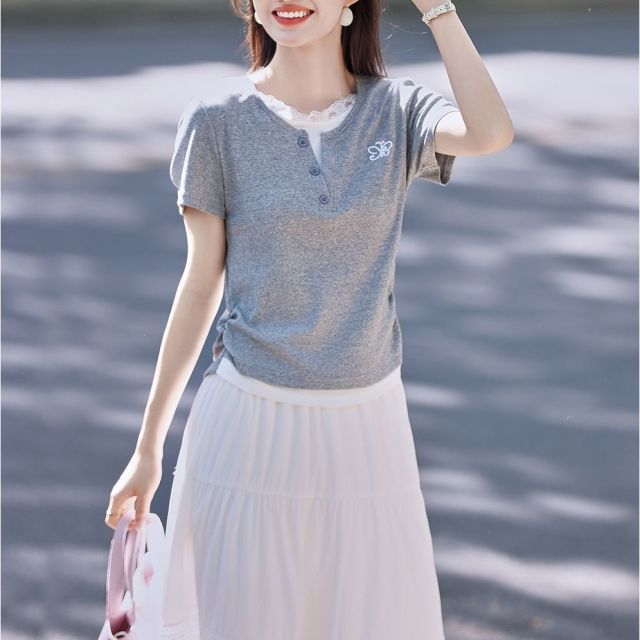 13762640.诗茉琳短款蕾丝领短袖拼接T恤2026夏季新款修身显瘦百搭刺绣上衣小个子