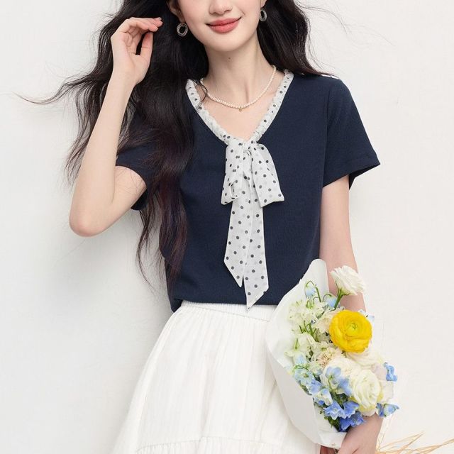 13762639.诗茉琳波点蝴蝶结系带V领T恤女2026夏季新通勤百搭显瘦短袖上衣小个子