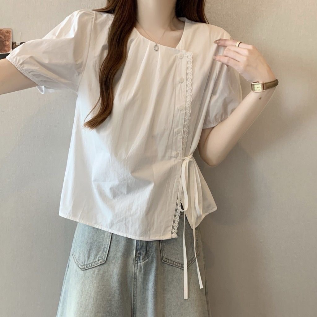 13762594.诗茉琳夏季大码女装韩系甜美设计感拼花边侧系带宽松衬衫遮肚新国风短袖
