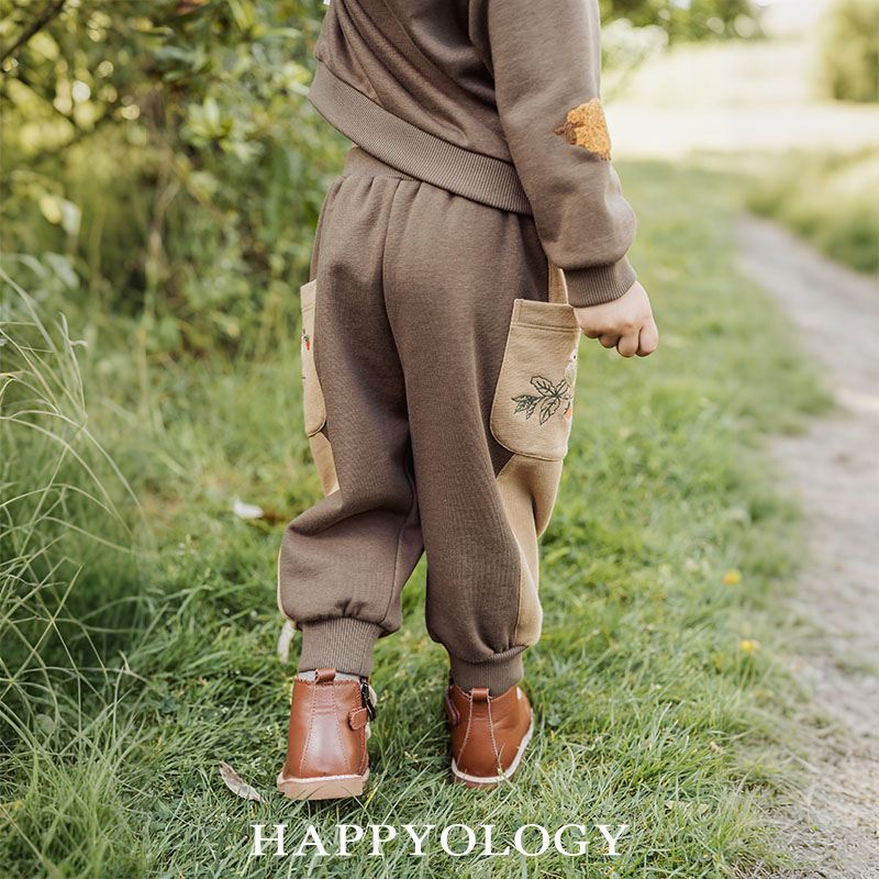 13695302.happyology秋冬新品男女童拼色绣花大口袋长卫裤