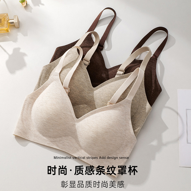 13748642.玻尿酸无痕内衣女小胸聚拢一体杯软支撑收副乳防下垂舒适文胸罩