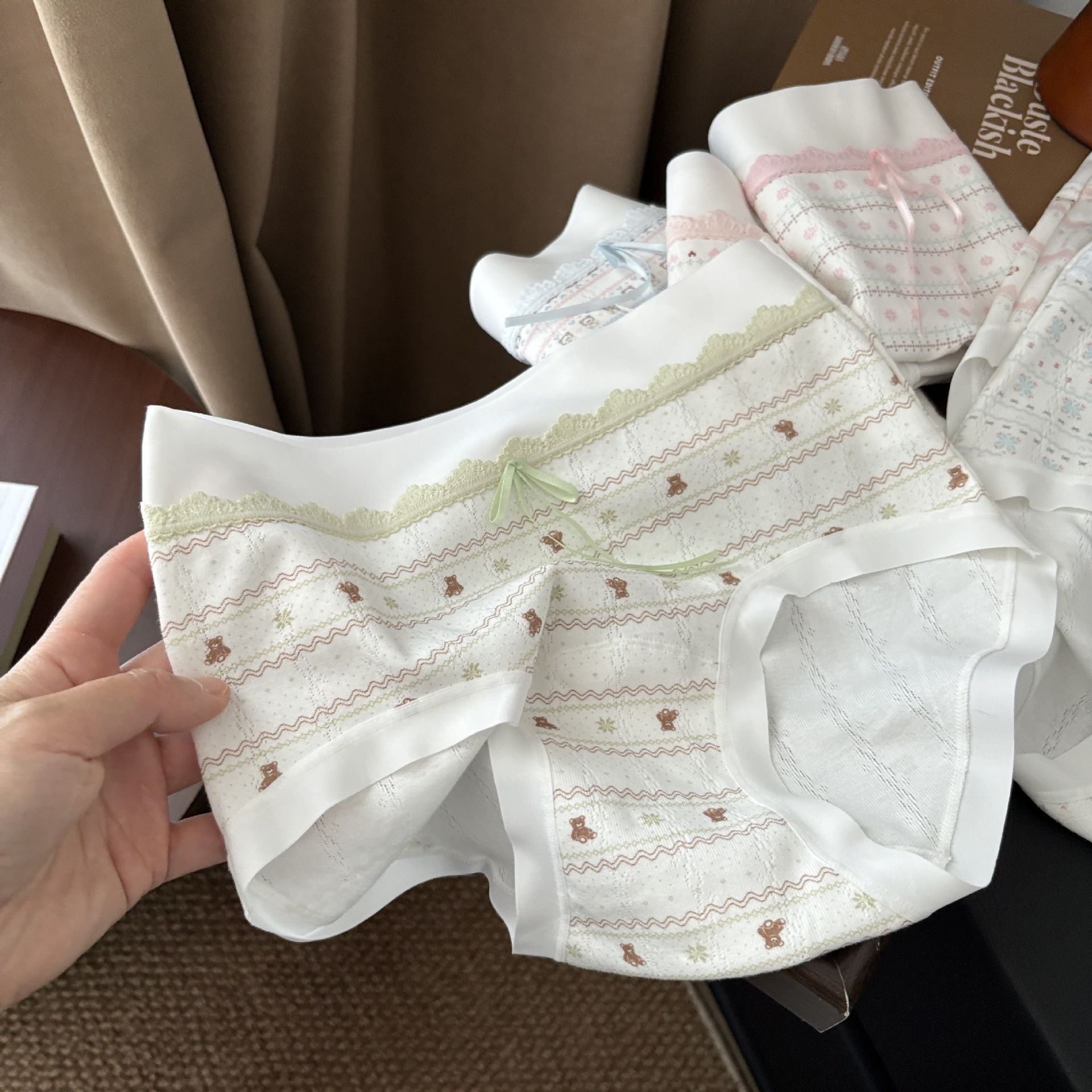 13787958.费尔岛纯棉婴儿棉提花纯棉仙气温柔蝴蝶结纯棉女中腰内裤