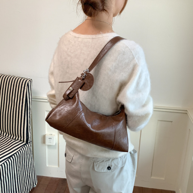 13834566.缔媄麒高级感复古拼接腋下包女2026秋冬新款时尚百搭日常通勤单肩斜挎包