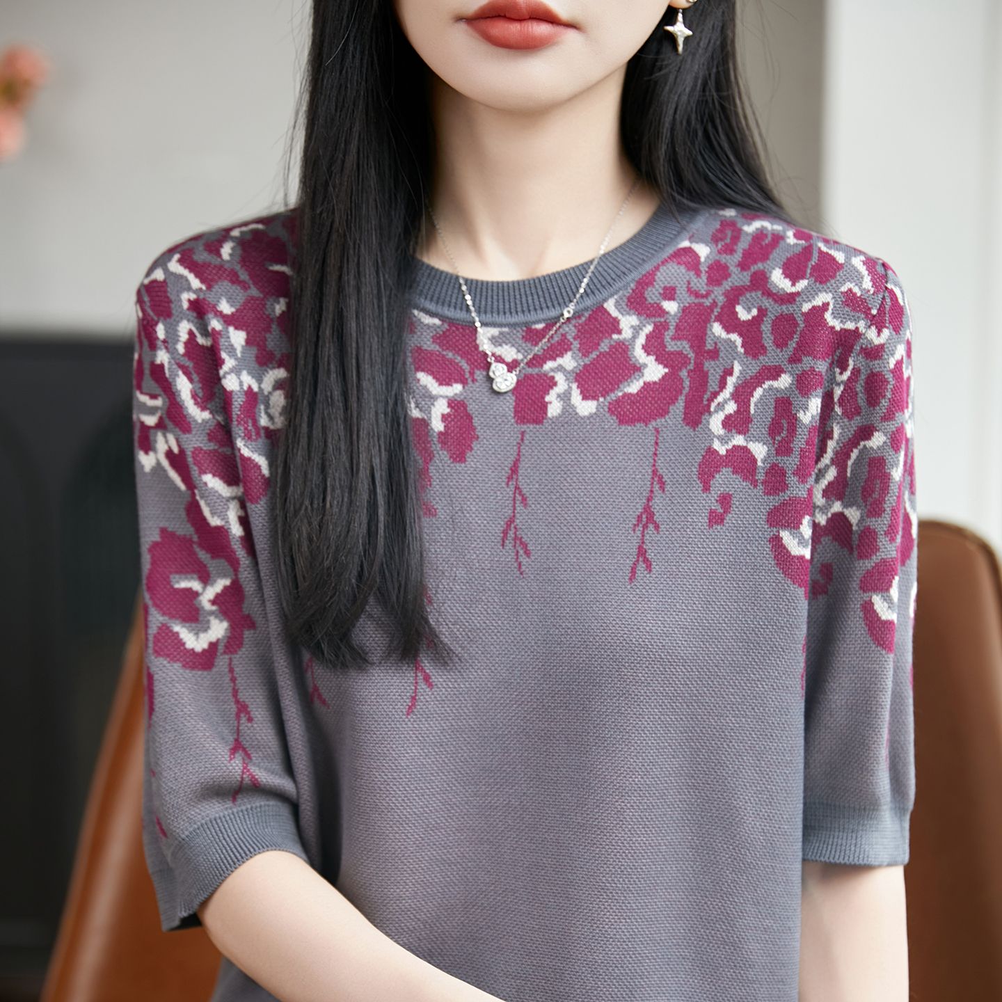 13716404.绒暖享莱赛尔天丝圆领提花花卉图案