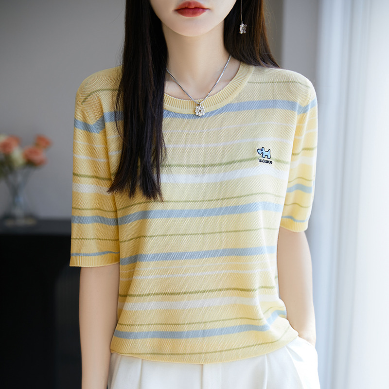 13704370.绒暖享夏季新款莱赛尔天丝圆领小马刺绣针织衫女五分袖打底衫