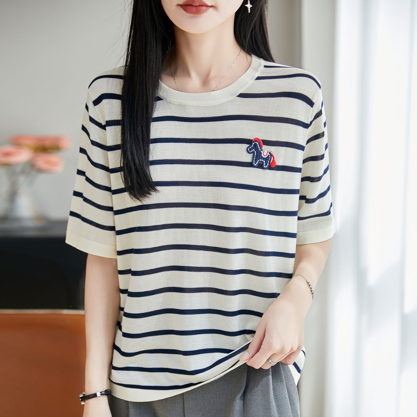 13716443.绒暖享莱赛尔天丝小马拼色圆领短袖针织衫上衣