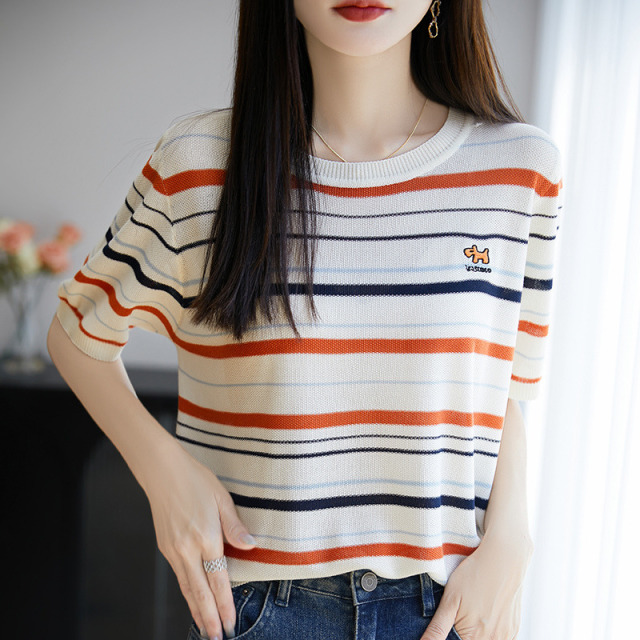 13704370.绒暖享夏季新款莱赛尔天丝圆领小马刺绣针织衫女五分袖打底衫