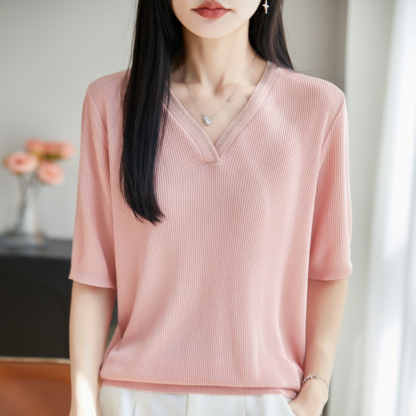 13732780.绒暖享夏季上新天丝莱赛尔V领上衣领子烫钻纯色打底衫上衣