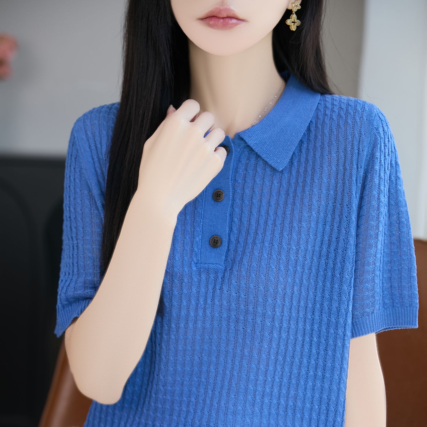 13744074.绒暖享珍珠麻系列纯色POLO领上衣扭花透气短袖针织衫